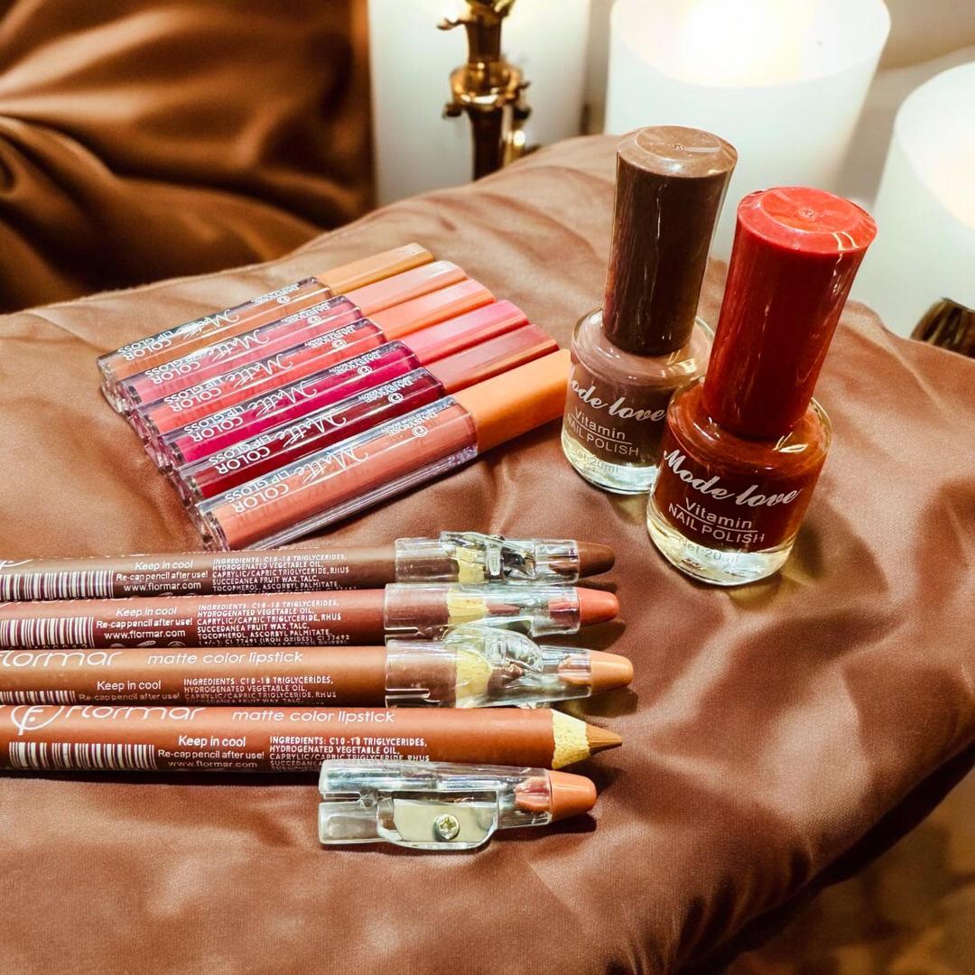 12 in 1 Makeup Deal – D | 2 Peel Off Nail Polishes, 6 Lip Glosses & 4 Lip Pencils | Complete Beauty Set - JSJunoon.com