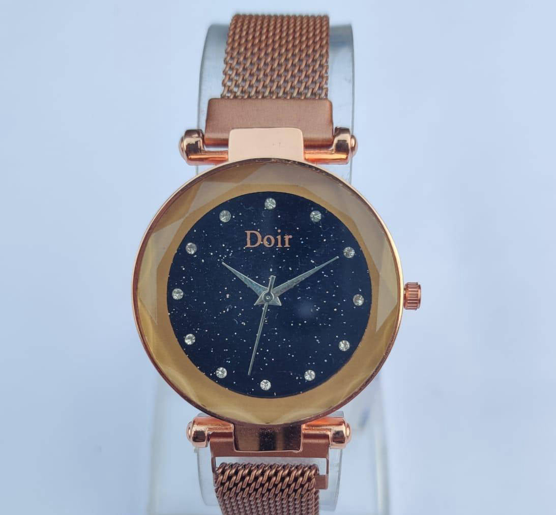 Women’s Stainless Steel Classic Wrist Watch – Quartz Movement, Magnetic Chain Strap