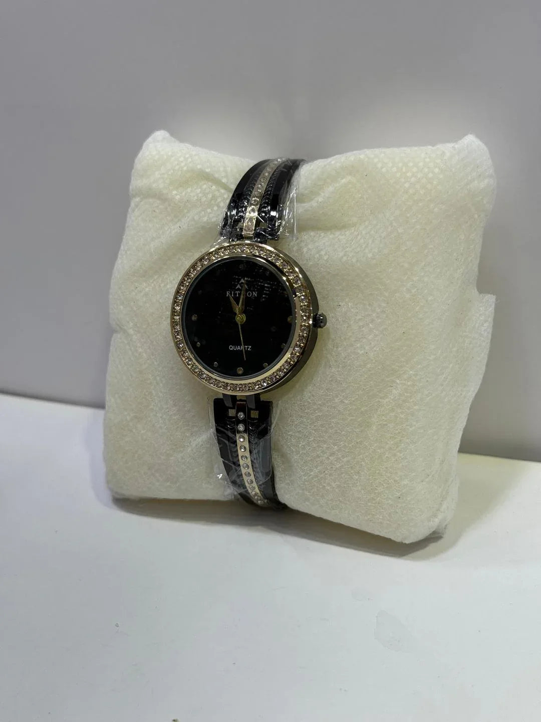 JS Junoon Women’s Bracelet Watch – Black Stainless Steel Chain Strap, Elegant Design - JSJunoon.com