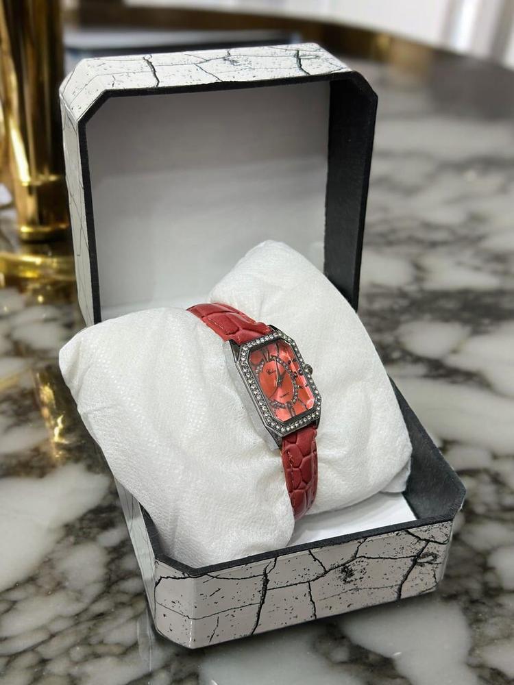 JS Junoon Women’s Leather Strap Analogue Watch – Square Dial, Classic Elegant Design