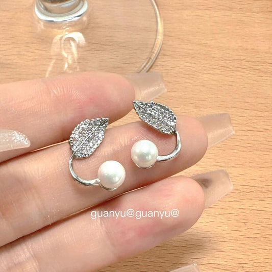 JS Junoon Leaf Design Gold Plated Pearl Studs – 2 Pcs Women’s Earrings