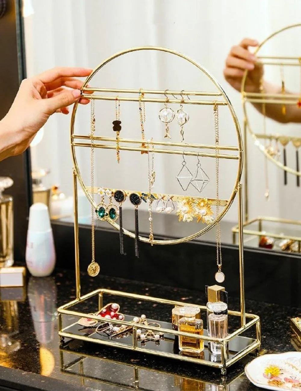 Metal Jewelry & Makeup Organizer Rack – Cosmetic Storage Shelf - JSJunoon.com