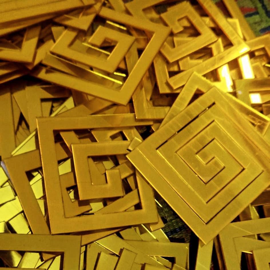 Pack of 8 Golden Acrylic Mirrors – Square Wall Decoration Stickers, 2.5 Inch