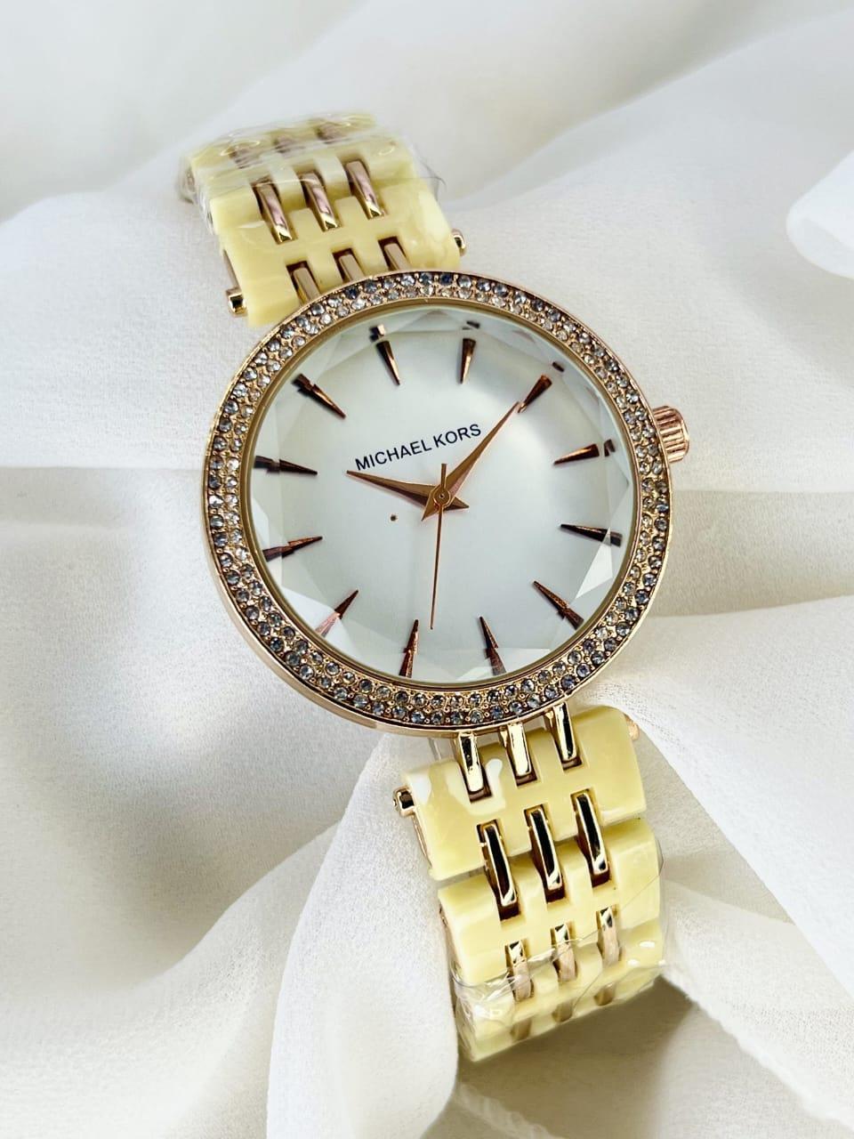 Stylish Women’s Quartz Chain Strap Watch – Pack of 2, Round Dial, Water Resistant