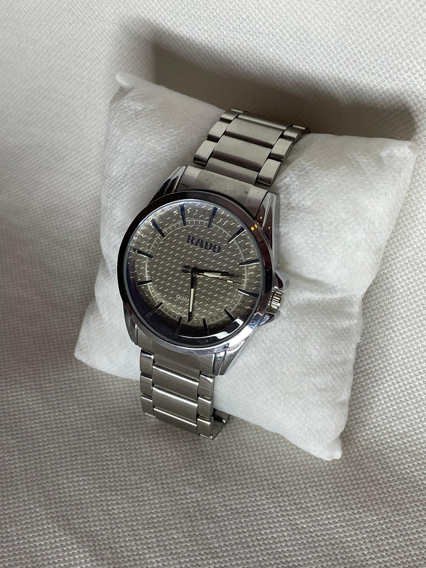 Premium Men’s Silver Wrist Watch – Luxury Design, Durable & Elegant Timepiece